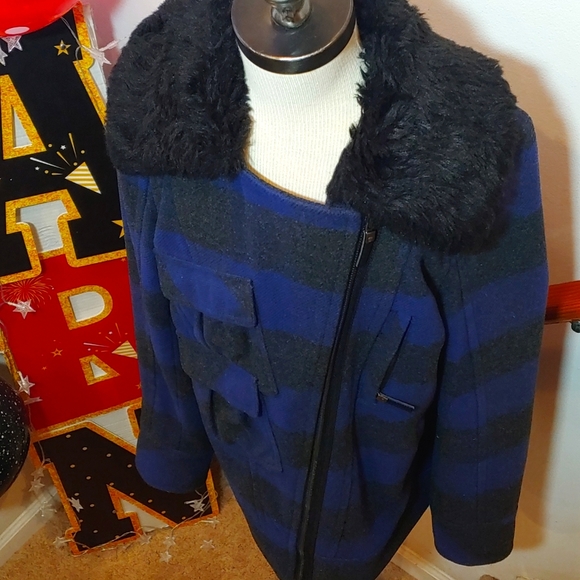 DKNY & Michael KORS Plaid Coat & Boots Set - Picture 2 of 8